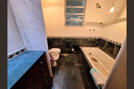 Apartamento para alugar com 300m², 3 quartos e 1 vagaBanheiro da suíte 