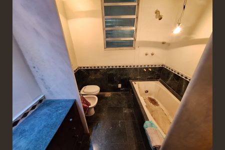 Apartamento para alugar com 300m², 3 quartos e 1 vagaBanheiro da suíte 