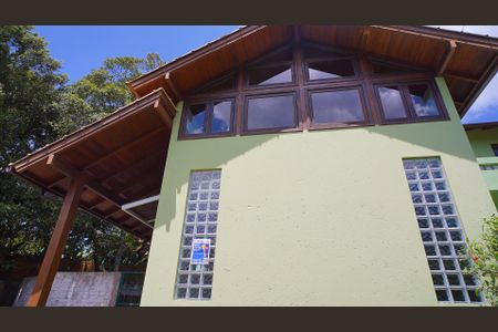 Casa de condomínio para alugar com 735m², 4 quartos e 2 vagas Casa de condomínio para alugar com 735m², 4 quartos e 2 vagasFachada