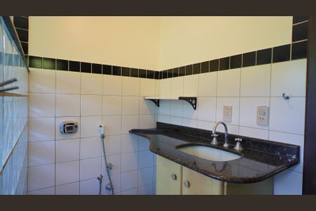 Casa de condomínio para alugar com 735m², 4 quartos e 2 vagas Casa de condomínio para alugar com 735m², 4 quartos e 2 vagasBanheiro suíte 2