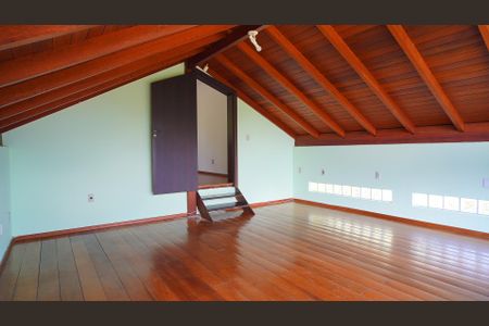 Casa de condomínio para alugar com 735m², 4 quartos e 2 vagasQuarto no andar de cima