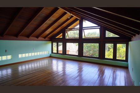 Casa de condomínio para alugar com 735m², 4 quartos e 2 vagas Casa de condomínio para alugar com 735m², 4 quartos e 2 vagasQuarto no andar de cima