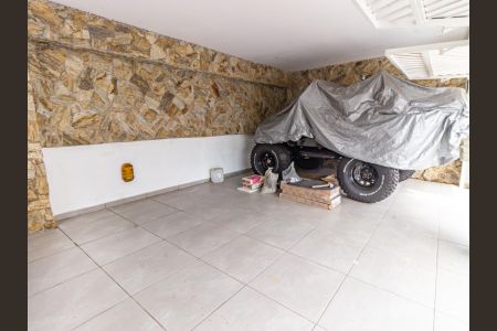 Casa à venda com 240m², 4 quartos e 2 vagas Casa à venda com 240m², 4 quartos e 2 vagasGaragem