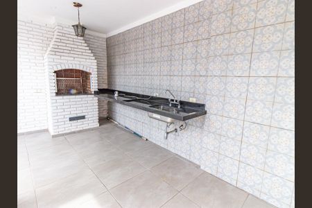 Casa à venda com 240m², 4 quartos e 2 vagas Casa à venda com 240m², 4 quartos e 2 vagasQuintal