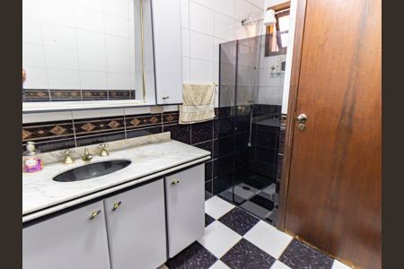 Casa à venda com 240m², 4 quartos e 2 vagas Casa à venda com 240m², 4 quartos e 2 vagasBanheiro