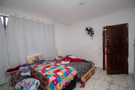 Casa à venda com 250m², 4 quartos e 5 vagas Casa à venda com 250m², 4 quartos e 5 vagasSala