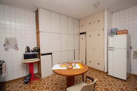 Casa à venda com 250m², 4 quartos e 5 vagas Casa à venda com 250m², 4 quartos e 5 vagasCozinha