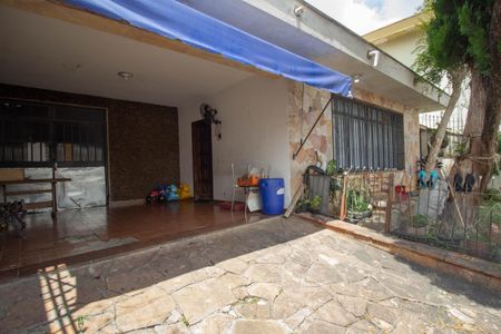 Casa à venda com 250m², 4 quartos e 5 vagas Casa à venda com 250m², 4 quartos e 5 vagasGaragem