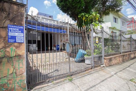 Casa à venda com 250m², 4 quartos e 5 vagas Casa à venda com 250m², 4 quartos e 5 vagasFachada