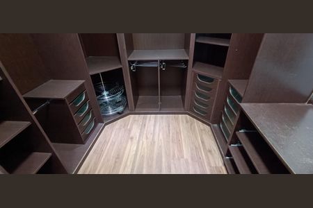 Apartamento para alugar com 108m², 2 quartos e 2 vagasCloset da suíte 2