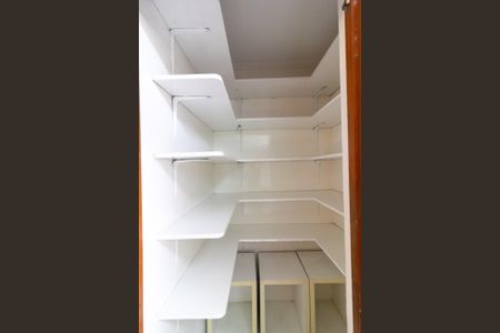 Apartamento à venda com 160m², 4 quartos e 2 vagas Apartamento à venda com 160m², 4 quartos e 2 vagasCozinha despensa