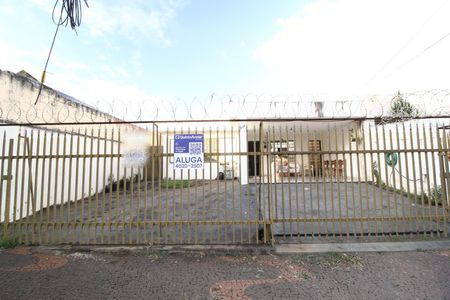 Casa para alugar com 160m², 4 quartos e 2 vagasFachada