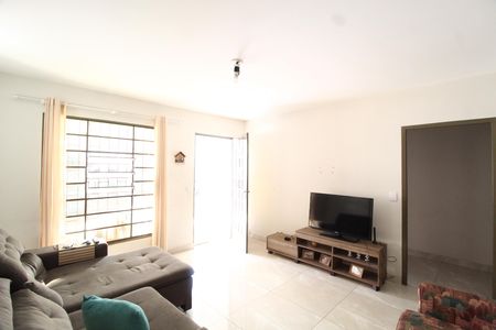 Casa para alugar com 160m², 4 quartos e 2 vagasSala