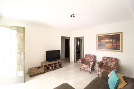 Casa para alugar com 160m², 4 quartos e 2 vagasSala