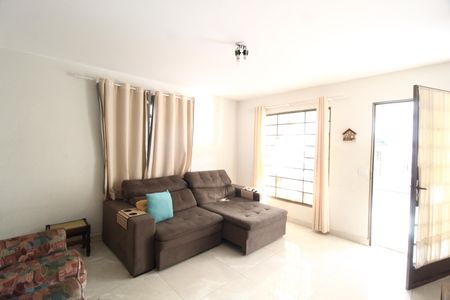 Casa para alugar com 160m², 4 quartos e 2 vagasSala