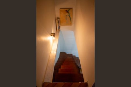 Casa à venda com 151m², 4 quartos e 3 vagasEscada