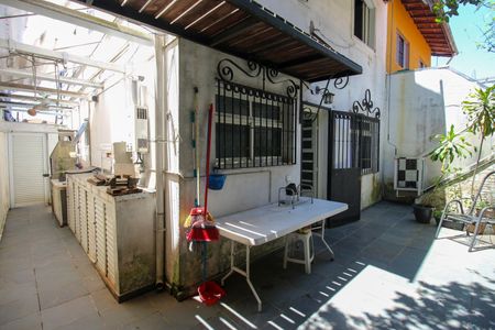 Casa à venda com 151m², 4 quartos e 3 vagasQuintal