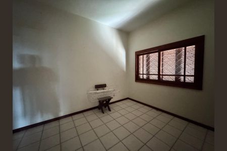 Casa à venda com 240m², 3 quartos e 2 vagasÁrea de Serviço