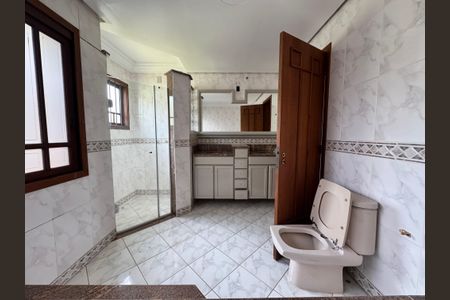 Casa à venda com 240m², 3 quartos e 2 vagasBanheiro da Suíte