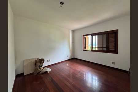 Casa à venda com 240m², 3 quartos e 2 vagasQuarto Suíte
