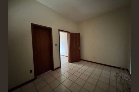 Casa à venda com 240m², 3 quartos e 2 vagasÁrea de Serviço