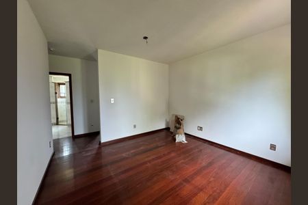 Casa à venda com 240m², 3 quartos e 2 vagasQuarto Suíte