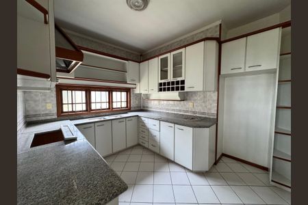 Casa à venda com 240m², 3 quartos e 2 vagasCozinha