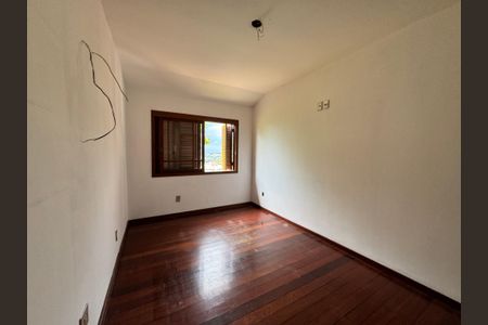 Casa à venda com 240m², 3 quartos e 2 vagasquarto 2