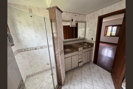 Casa à venda com 240m², 3 quartos e 2 vagasBanheiro da Suíte