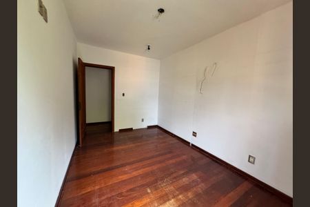 Casa à venda com 240m², 3 quartos e 2 vagasquarto 2