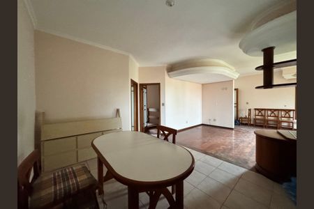 Casa à venda com 240m², 3 quartos e 2 vagassala