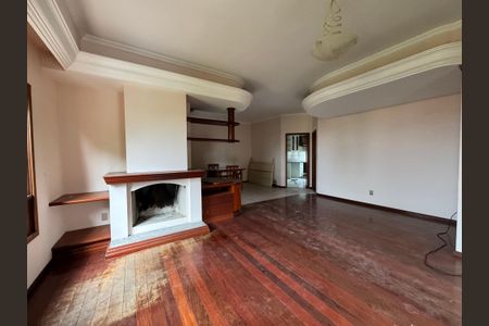 Casa à venda com 240m², 3 quartos e 2 vagassala