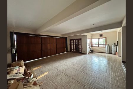 Casa à venda com 240m², 3 quartos e 2 vagasGaragem