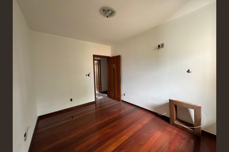 Casa à venda com 240m², 3 quartos e 2 vagasquarto 1