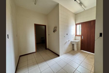 Casa à venda com 240m², 3 quartos e 2 vagasÁrea de Serviço