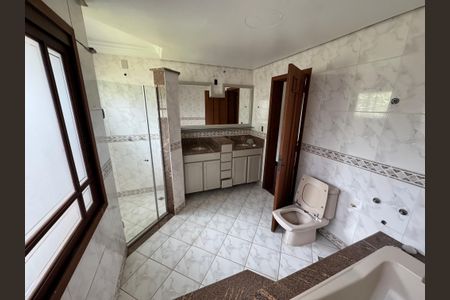 Casa à venda com 240m², 3 quartos e 2 vagasBanheiro da Suíte