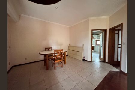 Casa à venda com 240m², 3 quartos e 2 vagassala