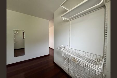 Casa à venda com 240m², 3 quartos e 2 vagasQuarto Suíte