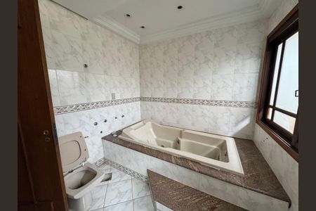 Casa à venda com 240m², 3 quartos e 2 vagasBanheiro da Suíte