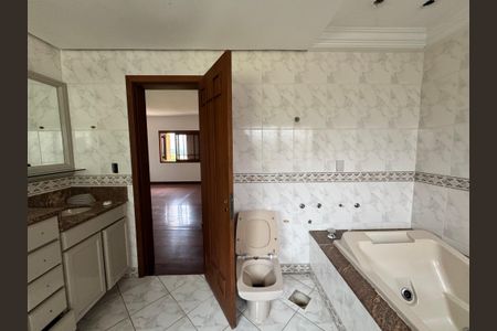 Casa à venda com 240m², 3 quartos e 2 vagasBanheiro da Suíte