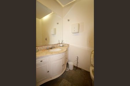 Casa à venda com 557m², 6 quartos e 4 vagas Casa à venda com 557m², 6 quartos e 4 vagasLavabo