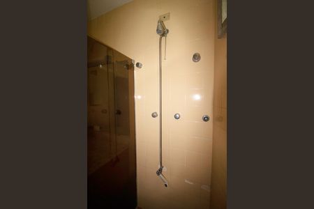 Casa à venda com 557m², 6 quartos e 4 vagas Casa à venda com 557m², 6 quartos e 4 vagasBanheiro Social