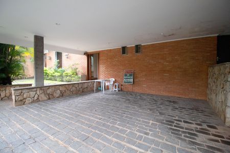 Casa à venda com 557m², 6 quartos e 4 vagas Casa à venda com 557m², 6 quartos e 4 vagasQuintal