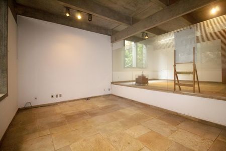 Casa à venda com 557m², 6 quartos e 4 vagas Casa à venda com 557m², 6 quartos e 4 vagasSala