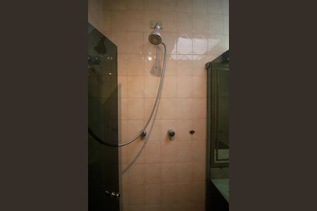 Casa à venda com 557m², 6 quartos e 4 vagas Casa à venda com 557m², 6 quartos e 4 vagasQuarto Suíte 2 Banheiro