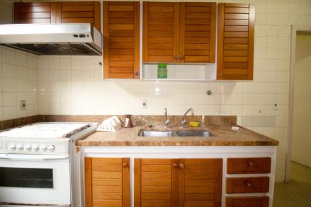 Casa à venda com 557m², 6 quartos e 4 vagas Casa à venda com 557m², 6 quartos e 4 vagasCozinha