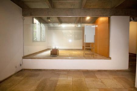 Casa à venda com 557m², 6 quartos e 4 vagas Casa à venda com 557m², 6 quartos e 4 vagasSala