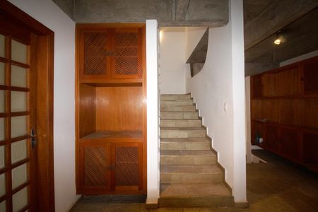 Casa à venda com 557m², 6 quartos e 4 vagas Casa à venda com 557m², 6 quartos e 4 vagasSala