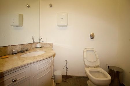 Casa à venda com 557m², 6 quartos e 4 vagas Casa à venda com 557m², 6 quartos e 4 vagasLavabo