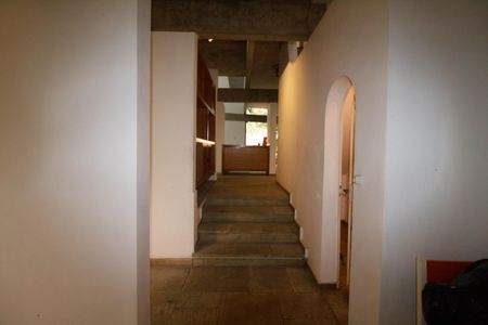 Casa à venda com 557m², 6 quartos e 4 vagas Casa à venda com 557m², 6 quartos e 4 vagasCorredor